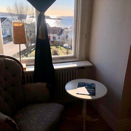 Vacker Vaning Med Havsutsikt I Stroemstads Centrum. Esterno foto