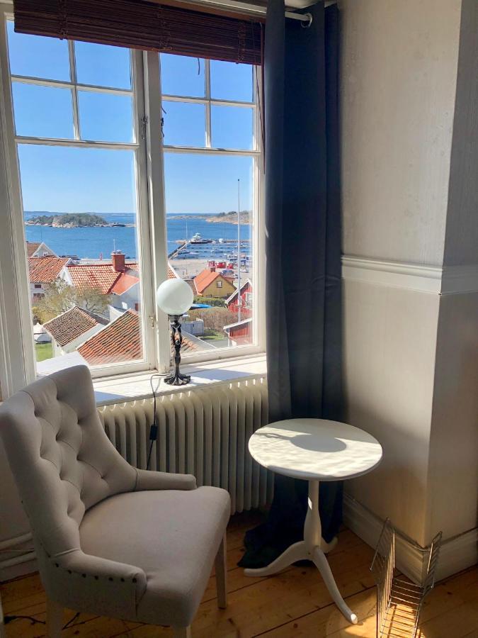 Vacker Vaning Med Havsutsikt I Stroemstads Centrum. Esterno foto