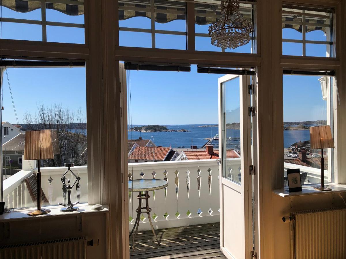 Vacker Vaning Med Havsutsikt I Stroemstads Centrum. Esterno foto