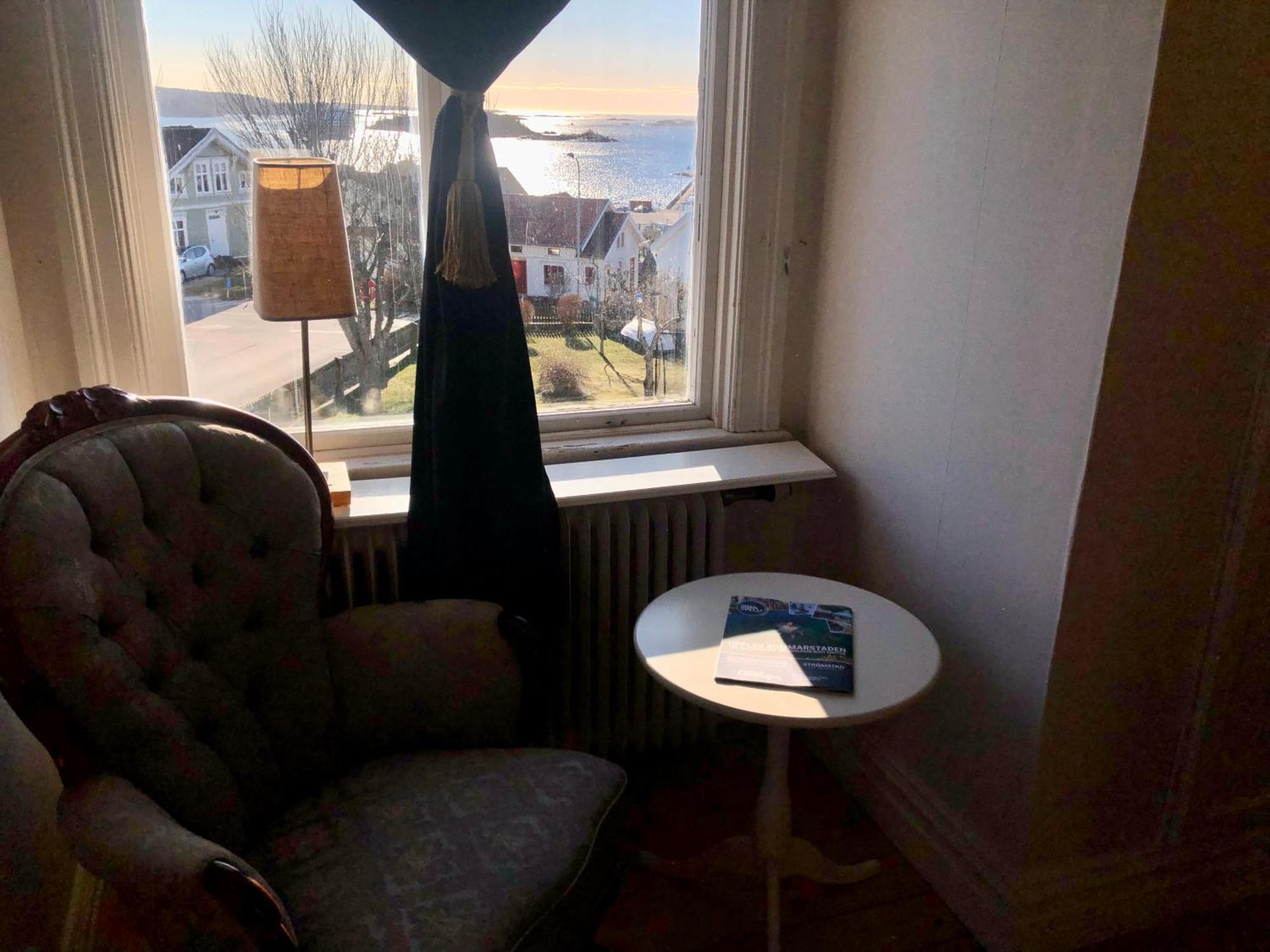 Vacker Vaning Med Havsutsikt I Stroemstads Centrum. Esterno foto