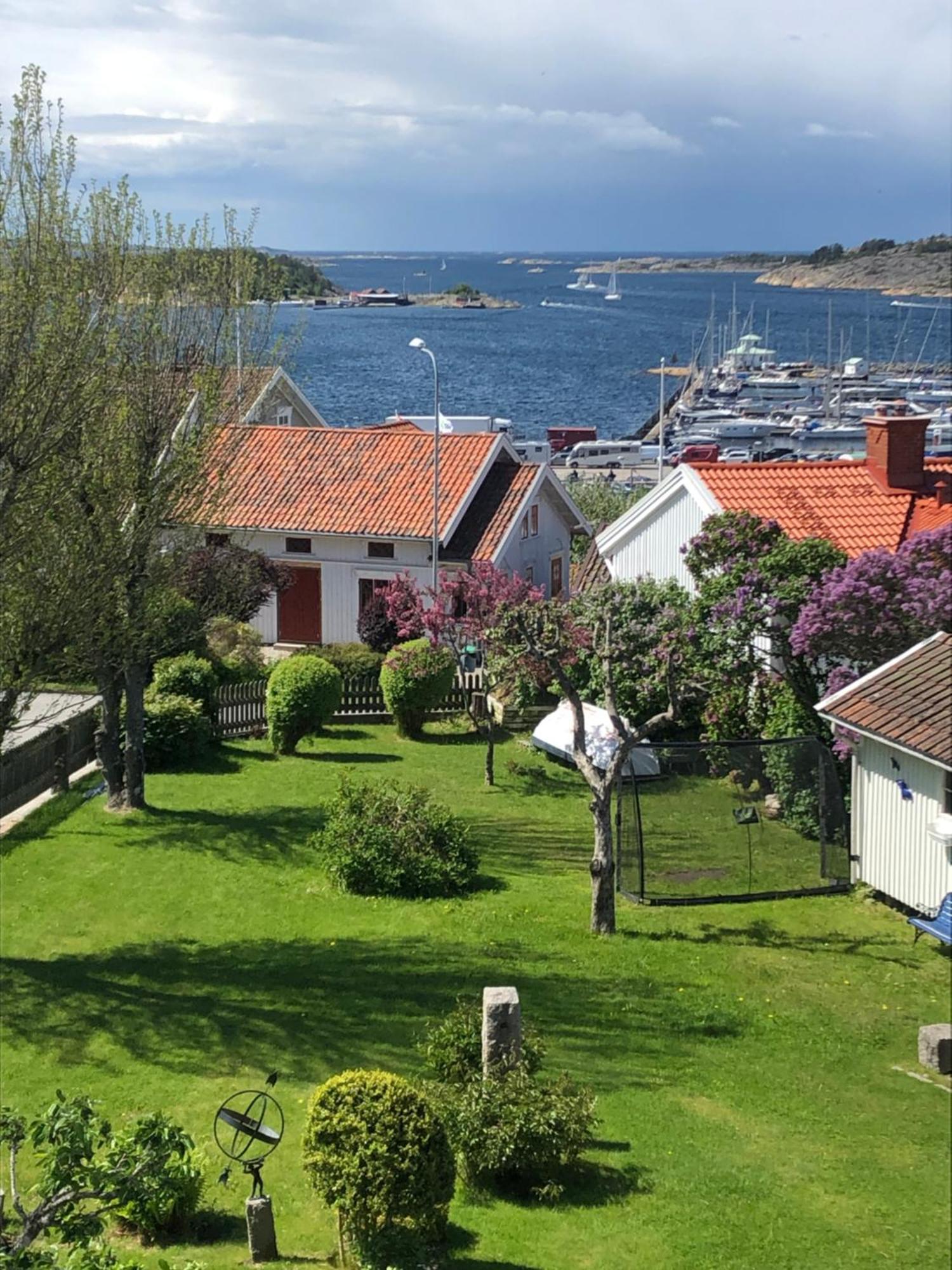 Vacker Vaning Med Havsutsikt I Stroemstads Centrum. Esterno foto